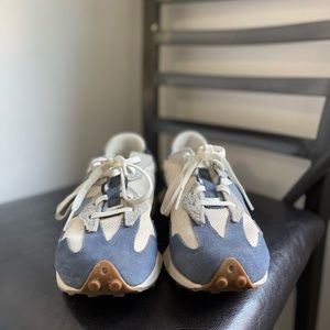 New Balance 327